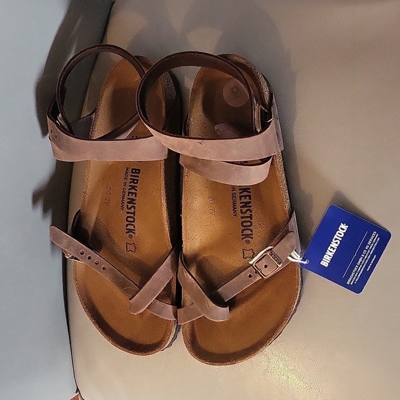 NWT Birkenstock Women's Yara Oiled Leather Flat Sandal - Picture 2 of 9